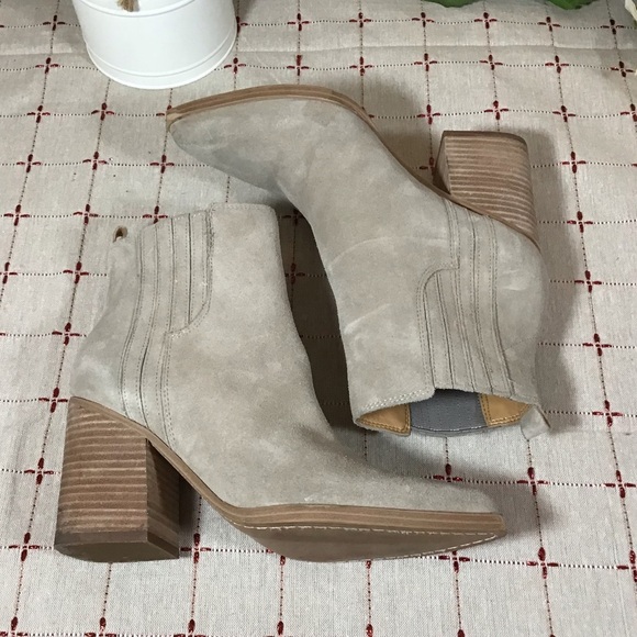 Marc Fisher LTD Oshay Tan Suede Pointed Toe Ankle Boots Size 7.5 - Picture 6 of 13